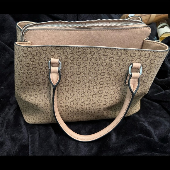 GUESS Purse - Picture 2 of 6